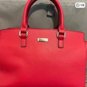 New York & Company Vibrant Red Satchel Description
13"x9"x5.5" Beautiful